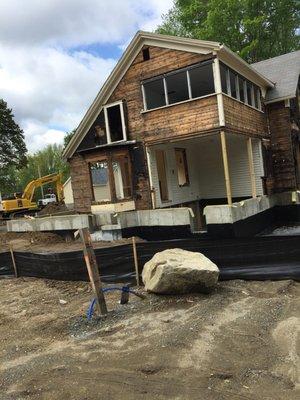 A house being moved on Martin Street May 2018.