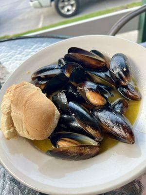 Steamed mussels