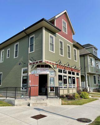 Lovely storefront.  Buffalo lore states this is a fully renovated space, previously a cigar shop that burned to the ground