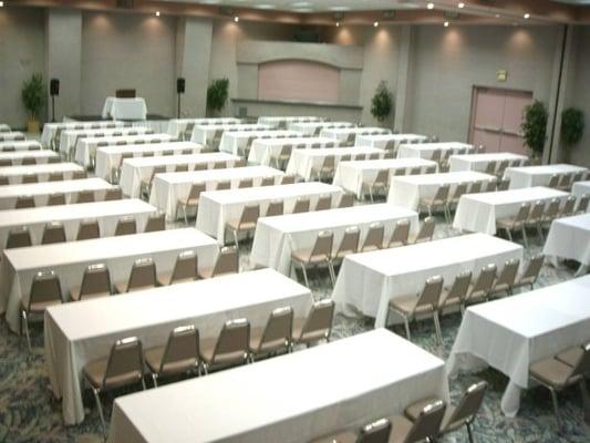 Our convention center facilities are the largest in the valley, we can accomodate up to 1000 guests!