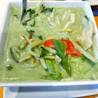 49. Kaeng Kiew Wan with Chicken (green curry, $9.99)