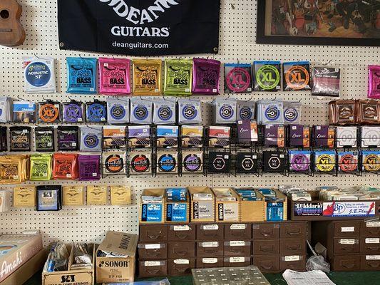 Huge variety of guitar, bass and ukulele strings