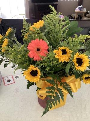 1 Gerber Daisy the whole arrangement was to be Gerber Daisies not Sunflowers.