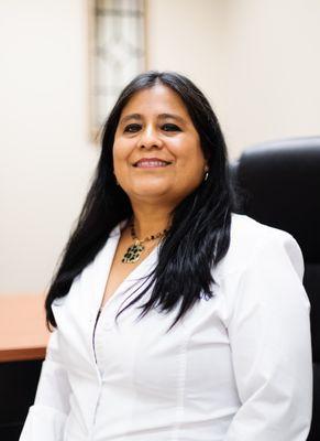 Rosa Smith, our PMH-NP and part owner, speaks fluent English and Spanish.  She prides her self in making a difference in people's lives.