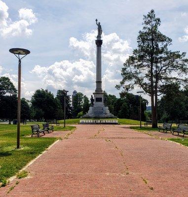 Monument in Penn Park