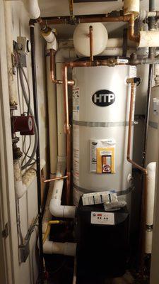 High efficiency commercial water heater