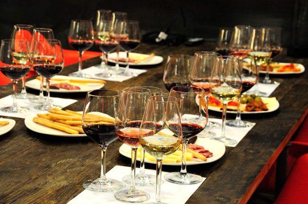 white, rosè, and red wine tasting, wine class, Italian wine.