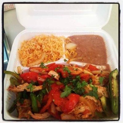 Fajitas de Pollo $10.00
Chicken Fajitas