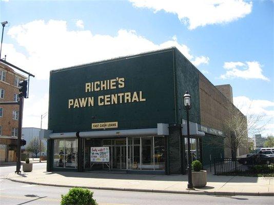 Richie's Pawn Central