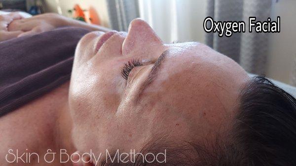 OXYGEN FACIAL HYDRATION & GLOWING EFFECTS.