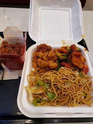 Bigger Plate(chow mein, sizzling shrimp, orange chicken, and Beijing beef) || IG: @misspiggyeats