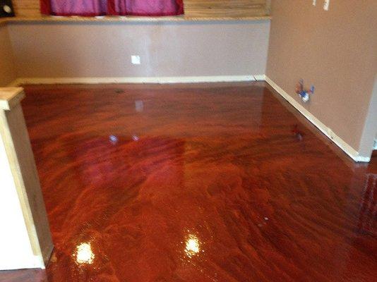 CUSTOMIZED COLORS Flooring options are available in a variety of styles and colors.