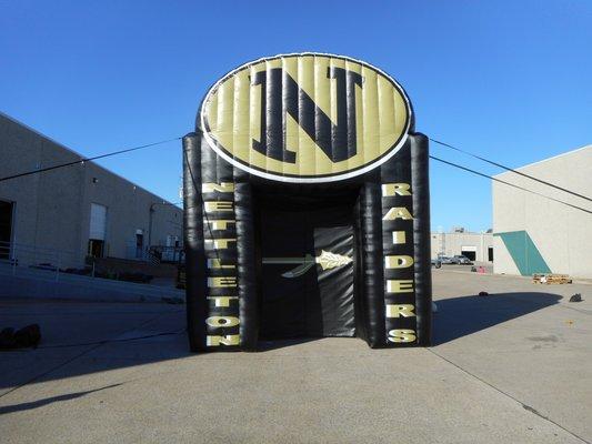 Nettleton Raiders arch with tunnel