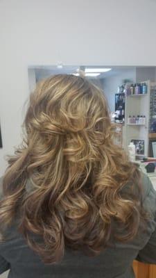 Cool base with medium blonde highlights and chili lowlights