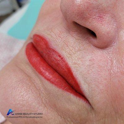 Lip blushing color
Picture is right after procedure, no photoshop.