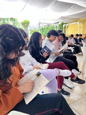 CCY provided 1000 Bibles to students and teachers in Guatemala during a recent missions trip.