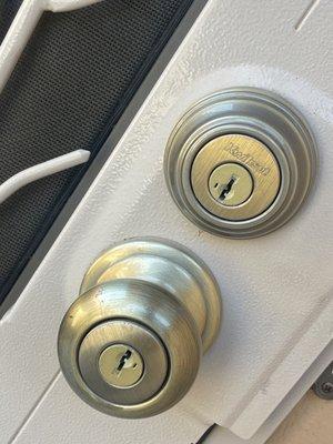 A screen door locks.