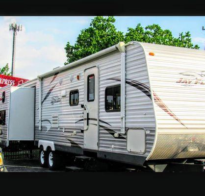 3013 Jayco Jay Flight 3 slide outs 2bedroom excellent condition in/out