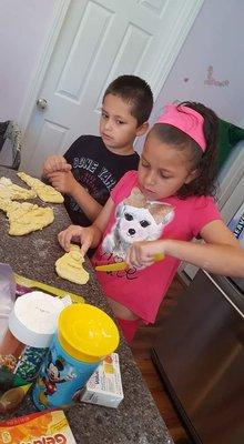 kids learning how to Bake.