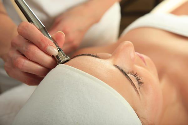 Microdermabrasion: Diamond Tip or Crystals