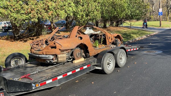 Mercedes burned in a fire for scrap