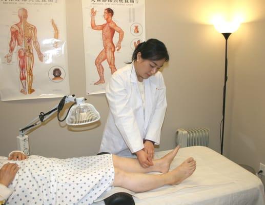 Angie Y in an acupuncture treatment session