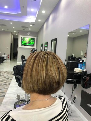 Stacked A line Bob Haircut /w medium brown color & blonde highlights #best hairstyles