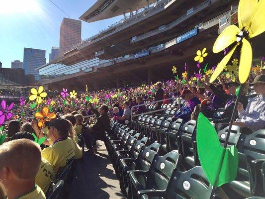 Thousands of flowers and supporters of the 2017 Walk to End Alzheimer's at Target Field