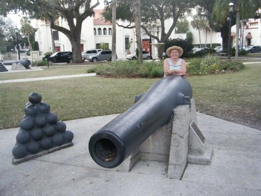 Lots of big cannon and lots of scruffy tourists in the city