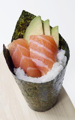 salmon avocado handroll