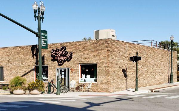 Storefront for Lola's Bowling Green