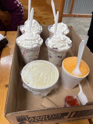 Fresas con crema. Elote