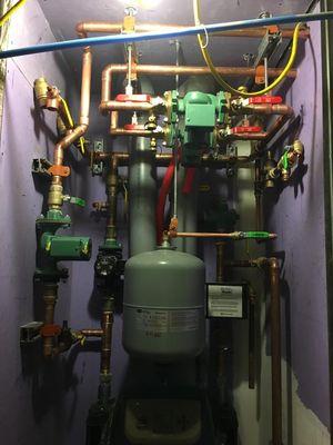 Conventional water heater on demand-type with heat pump installed