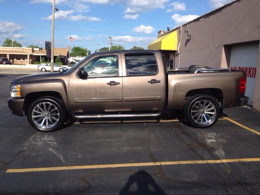 Silverado on "22 rims done by Stereo City