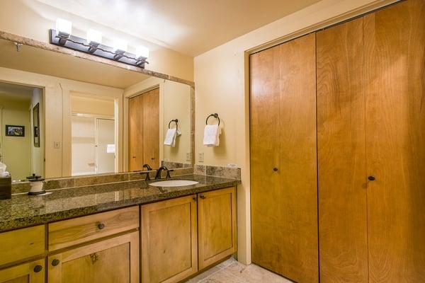 Main Bath (1BR)