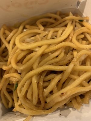 Bland, unseasoned chicken lo mein