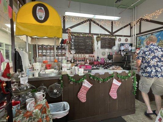 Super little Candied Pecan shop on Main Drag of Tarpon Springs Blvd