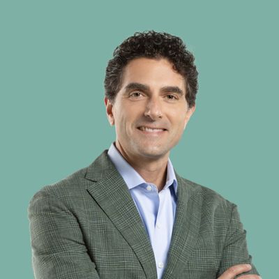 Dr. Carlos Jorge, MD: CMO & Co-Founder. Triple board certified in family medicine, lipidology, and functional medicine & anti-aging