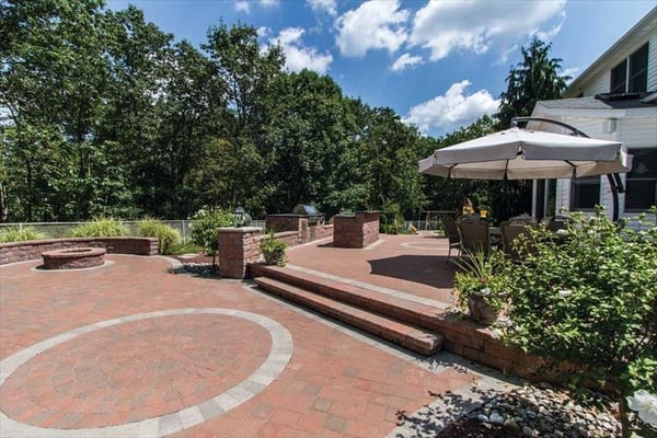 Patio in Coventry Stone I with Circle Kit