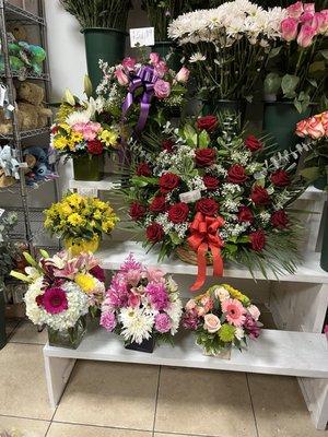 Come to see our large selection for flowers arrangement.