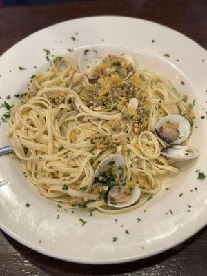 Linguini with white Clam sauce