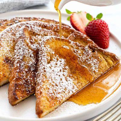 Tradicional French toast/maple syrup