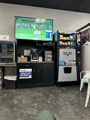 Vending machine, coffee, hot chocolate, tea, & Water station. Comfortable chairs & a nice size TV