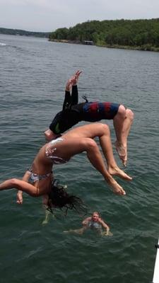 Kids jumping of the upper sun deck