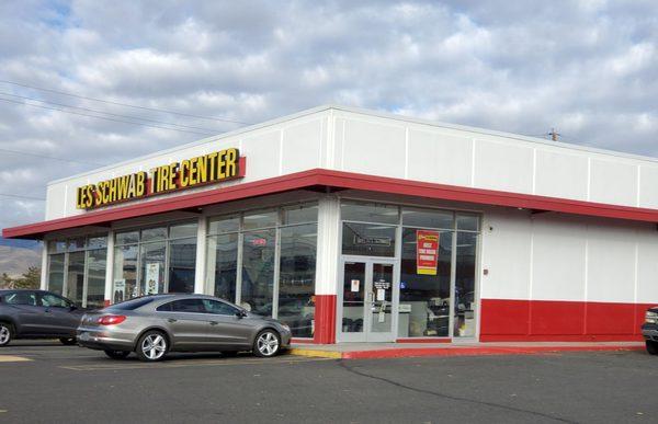 Les Schwab Tire Center