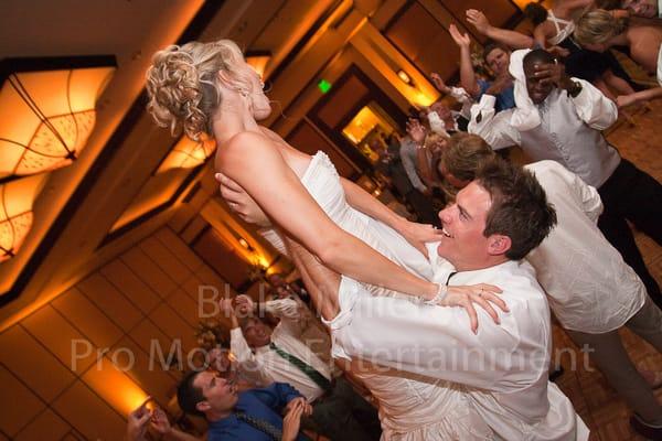 I love happy Brides & Grooms on the dancefloor