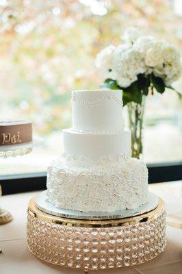 Pandan Cocounut Wedding Cake, photo by Alvis Pham Photography