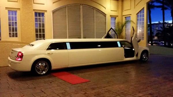 10 Passenger Chrysler 300 Limo. Perfect For Weddings, Nights Out Or Any Special Occasion That Requires Limo Service In Daytona Beach.