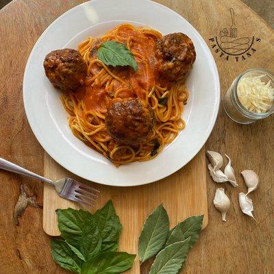 Spaghetti Marinara with meatballs ( Pasta, Marinara sauce, Fresh Homemade Meatballs)