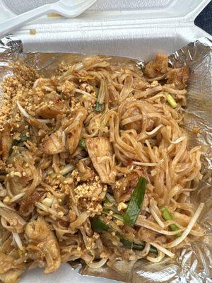 Chicken Pad Thai (I have already eaten half of it!)